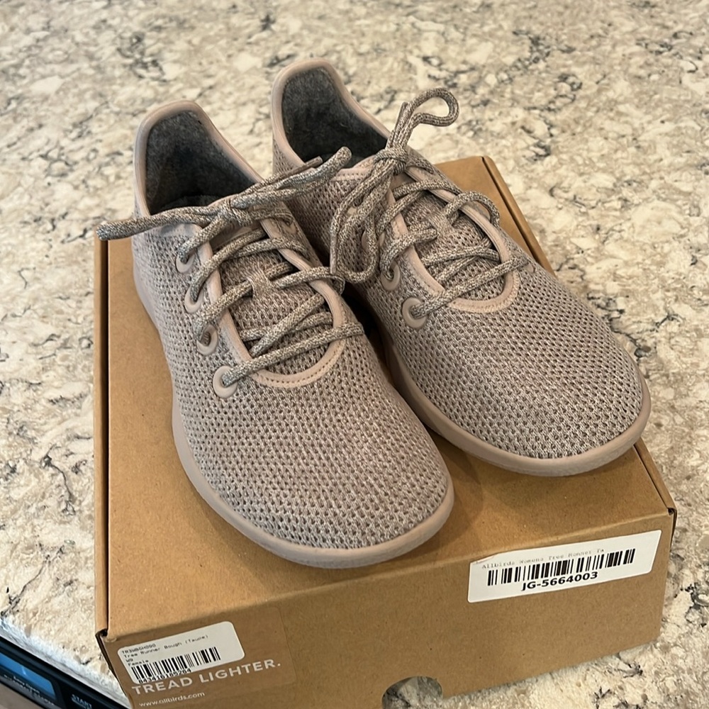 Allbirds Tree Runner Ladies Sz 9 in Bough